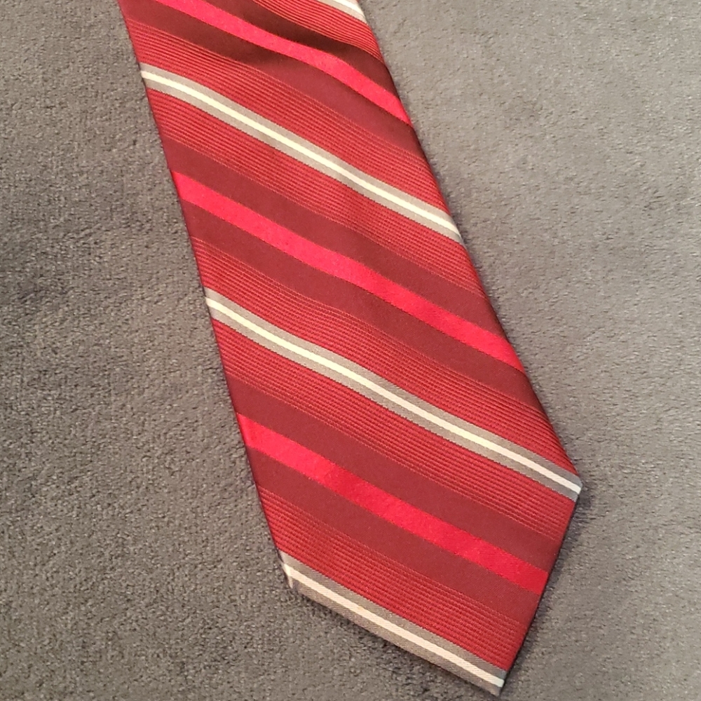 Red and silver Arrow neck tie